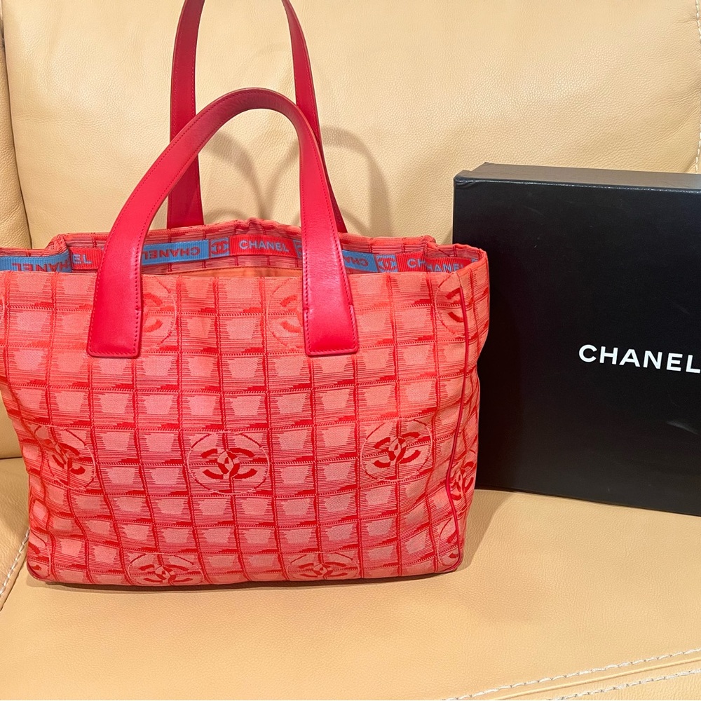 CHANEL Travel Line Tote Bag Nylon Red CC - Picture 2 of 16